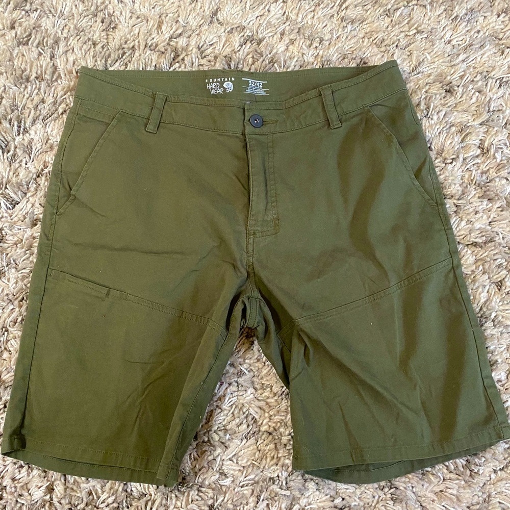 Mountain Hardware Green Shorts 🩳 32/42